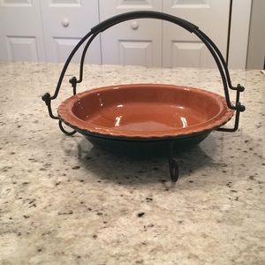 Pie dish with metal carry handle